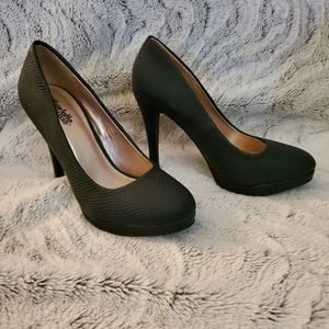 💥 LAST CHANCE 💥 Ladies Black Pumps